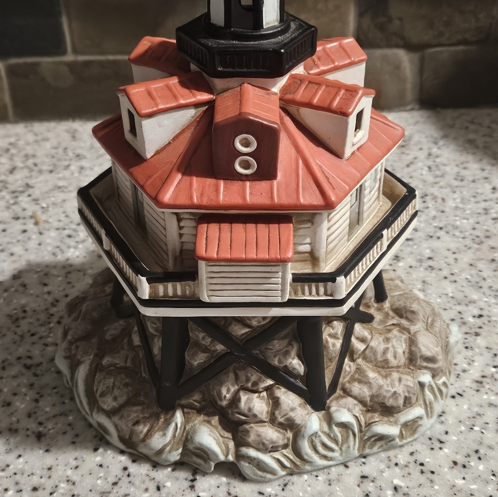 Lighthouse Figurine - Picture 5 of 7